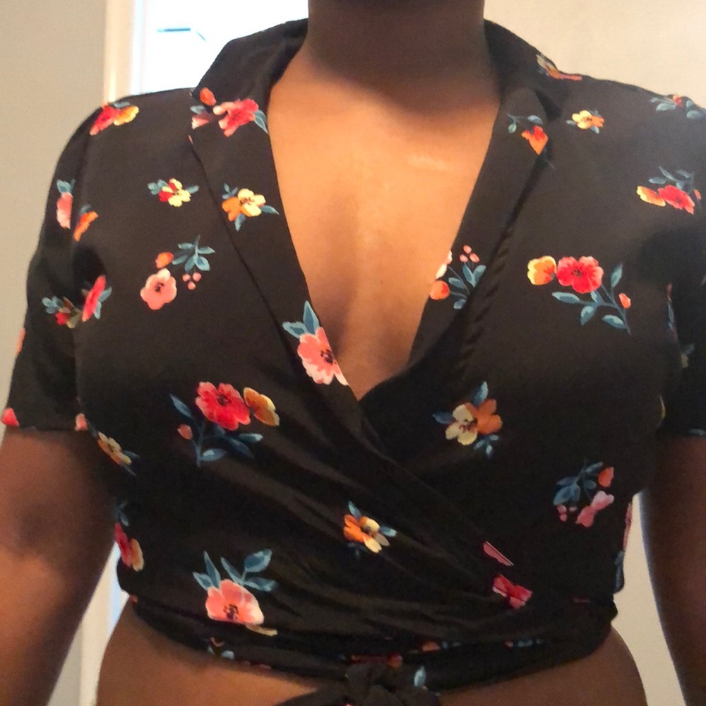 Black crop too with flowers